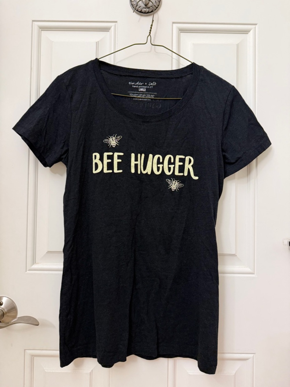 Women’s Black 'Bee Hugger' Short Sleeve Graphic Tee